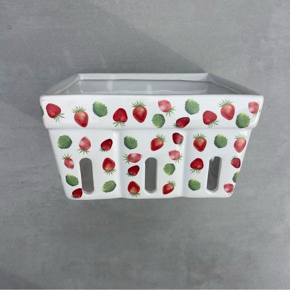 Porcelain Berry Basket - Picture 6 of 7